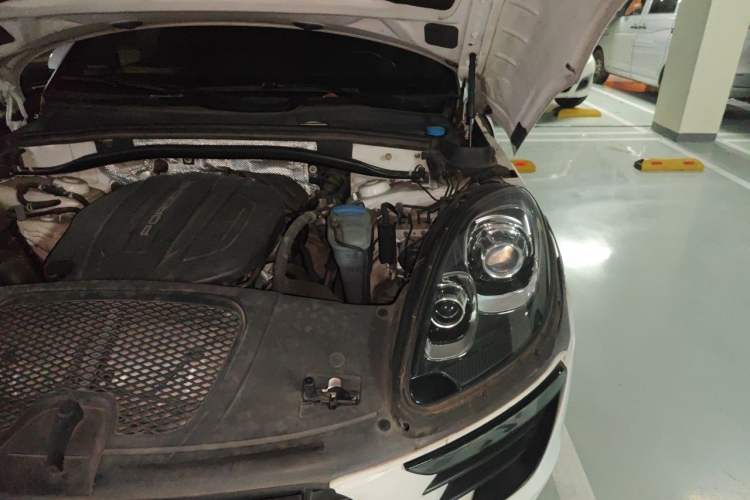 Used Porsche Macan 2017 Macan 2.0T Engine Bay Left