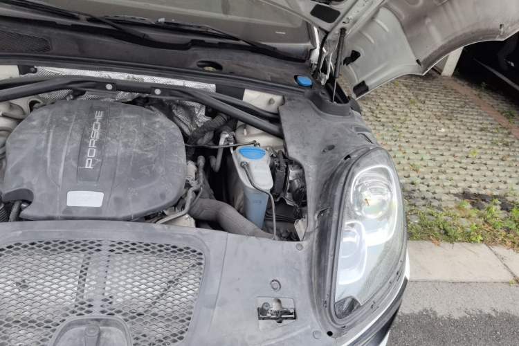 Used Porsche Macan 2017 Macan 2.0T Engine Bay Left