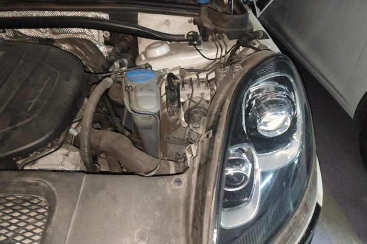 Used Porsche Macan 2017 Macan 2.0T Engine Bay Left