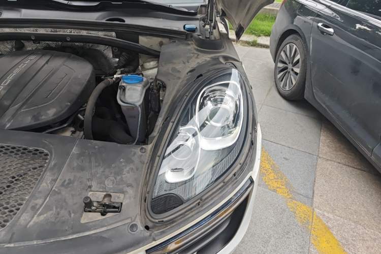 Used Porsche Macan 2017 Macan 2.0T Engine Bay Left