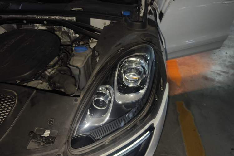 Used Porsche Macan 2017 Macan 2.0T Engine Bay Left