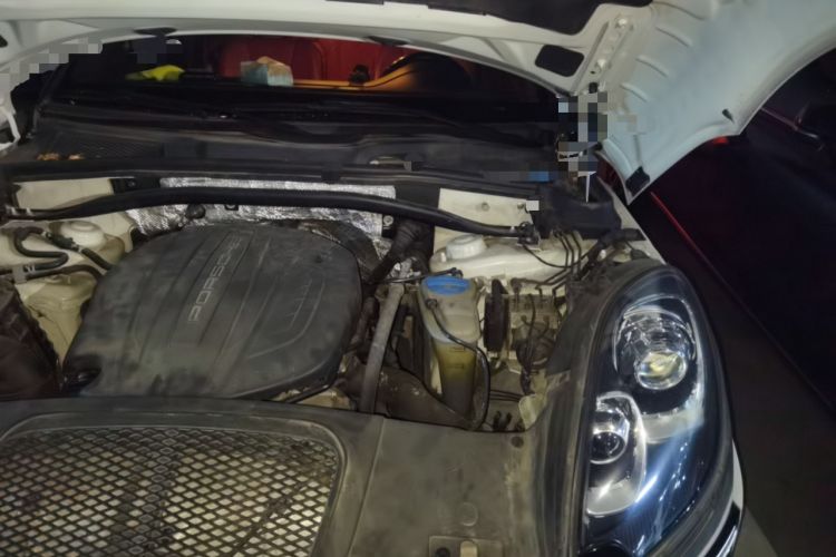 Used Porsche Macan 2017 Macan 2.0T Engine Bay Left