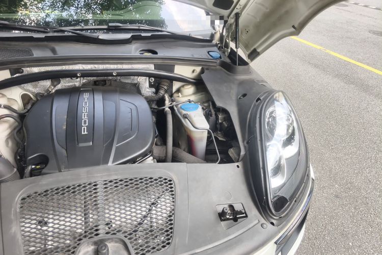 Used Porsche Macan 2017 Macan 2.0T Engine Bay Left