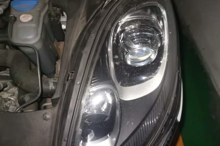 Used Porsche Macan 2017 Macan 2.0T Engine Bay Left
