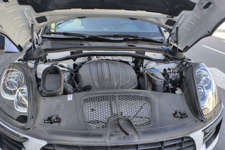 Used Porsche Macan 2017 Macan 2.0T Engine Bay