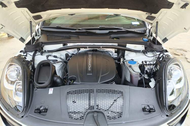 Used Porsche Macan 2017 Macan 2.0T Engine Bay