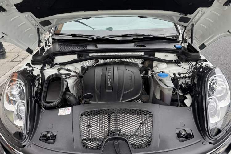 Used Porsche Macan 2017 Macan 2.0T Engine Bay