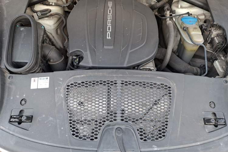 Used Porsche Macan 2017 Macan 2.0T Engine Bay