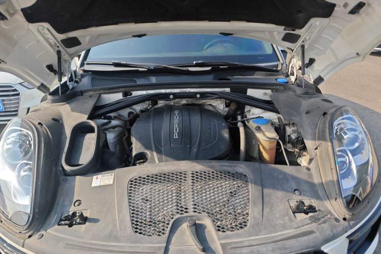 Used Porsche Macan 2017 Macan 2.0T Engine Bay
