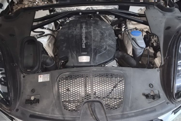 Used Porsche Macan 2017 Macan 2.0T Engine Bay