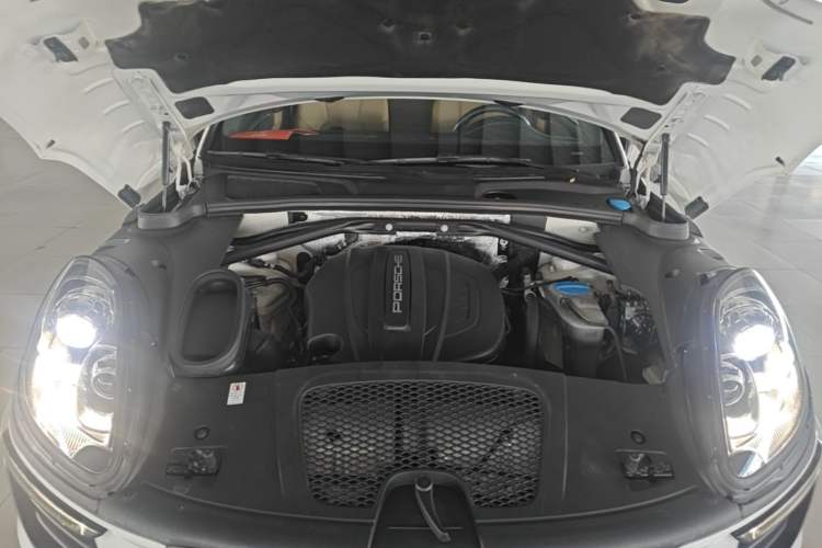 Used Porsche Macan 2017 Macan 2.0T Engine Bay