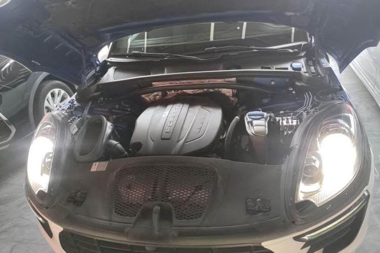 Used Porsche Macan 2017 Macan 2.0T Engine Bay