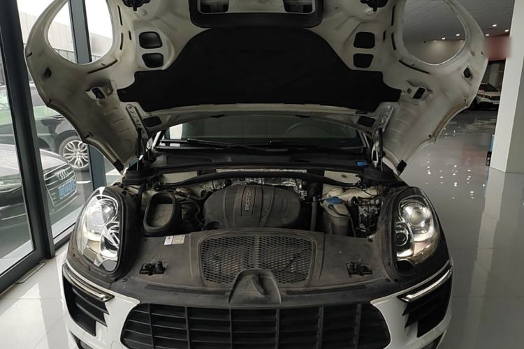 Used Porsche Macan 2017 Macan 2.0T Engine Bay