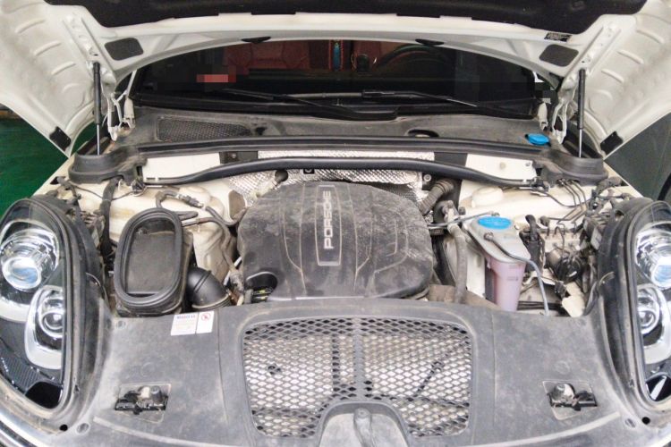 Used Porsche Macan 2017 Macan 2.0T Engine Bay