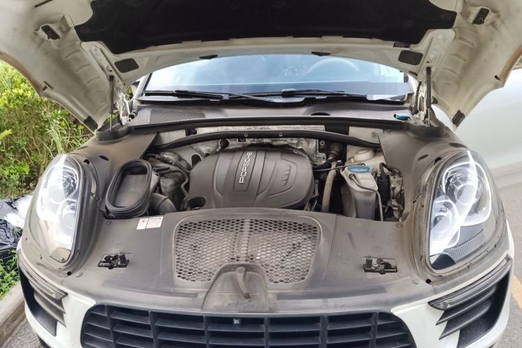 Used Porsche Macan 2017 Macan 2.0T Engine Bay