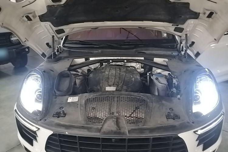 Used Porsche Macan 2017 Macan 2.0T Engine Bay