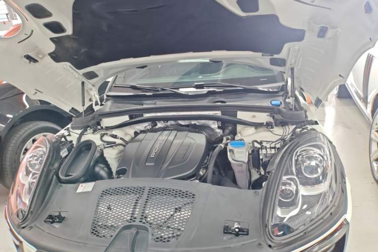 Used Porsche Macan 2017 Macan 2.0T Engine Bay