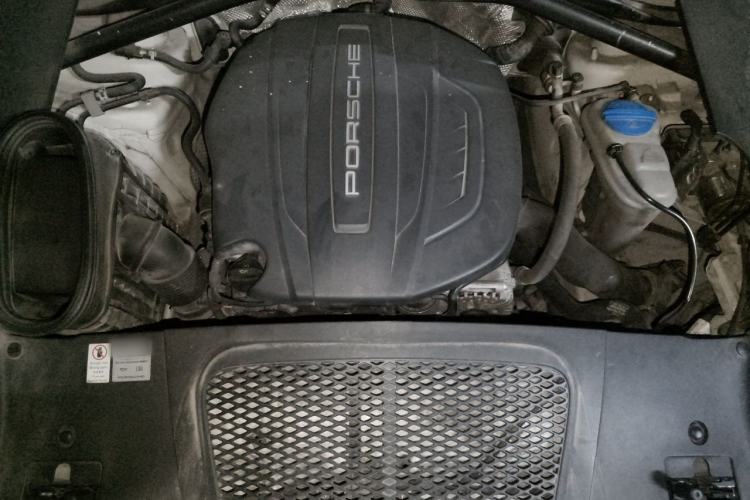 Used Porsche Macan 2017 Macan 2.0T Engine Bay