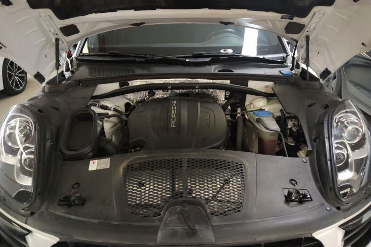 Used Porsche Macan 2017 Macan 2.0T Engine Bay