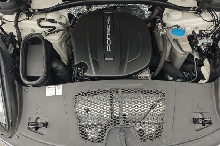 Used Porsche Macan 2017 Macan 2.0T Engine Bay