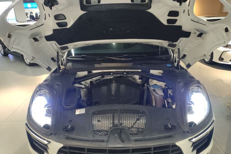 Used Porsche Macan 2017 Macan 2.0T Engine Bay