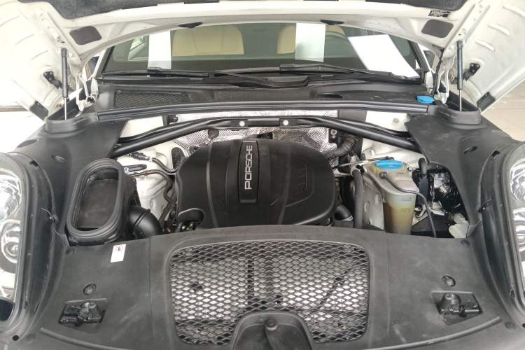 Used Porsche Macan 2017 Macan 2.0T Engine Bay