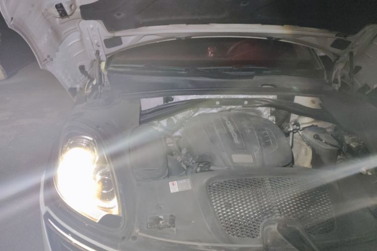 Used Porsche Macan 2017 Macan 2.0T Engine Bay Right