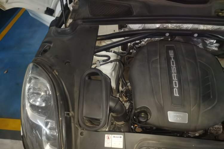 Used Porsche Macan 2017 Macan 2.0T Engine Bay Right