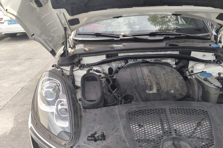 Used Porsche Macan 2017 Macan 2.0T Engine Bay Right