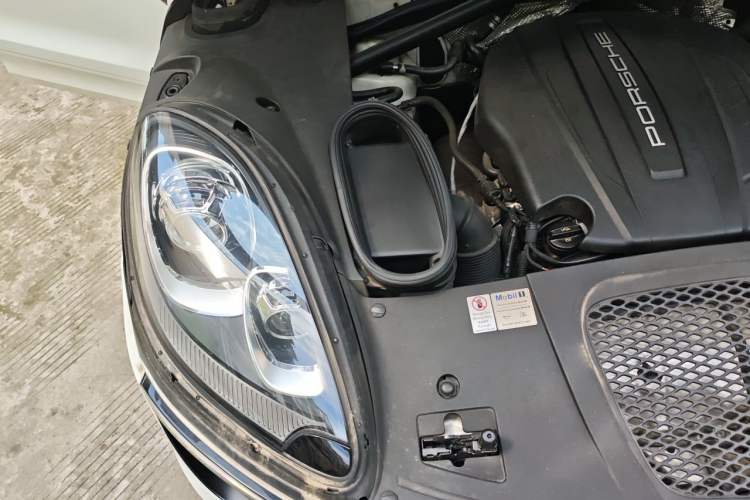 Used Porsche Macan 2017 Macan 2.0T Engine Bay Right