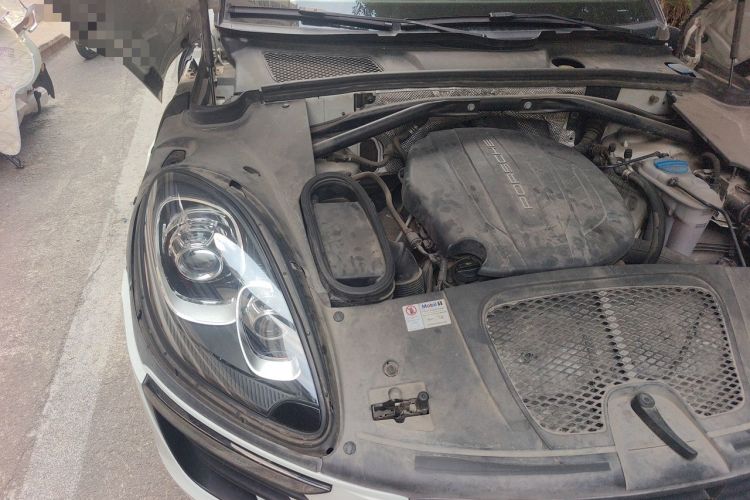 Used Porsche Macan 2017 Macan 2.0T Engine Bay Right