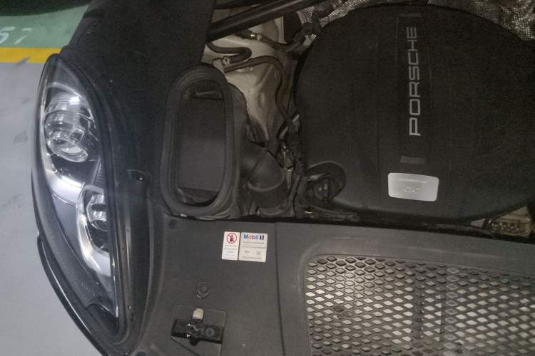 Used Porsche Macan 2017 Macan 2.0T Engine Bay Right