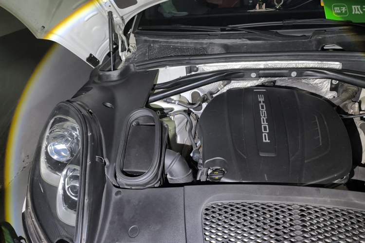 Used Porsche Macan 2017 Macan 2.0T Engine Bay Right