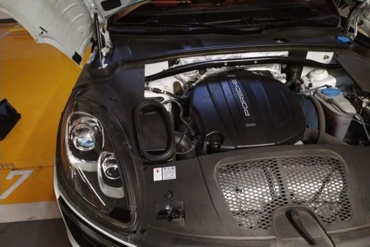 Used Porsche Macan 2017 Macan 2.0T Engine Bay Right