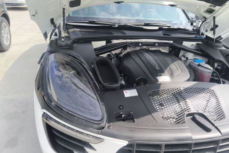 Used Porsche Macan 2017 Macan 2.0T Engine Bay Right