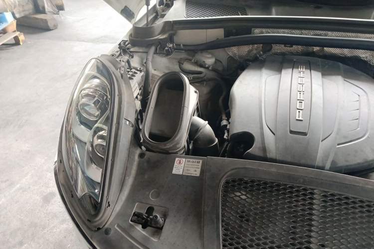 Used Porsche Macan 2017 Macan 2.0T Engine Bay Right