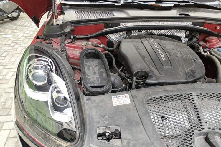 Used Porsche Macan 2017 Macan 2.0T Engine Bay Right