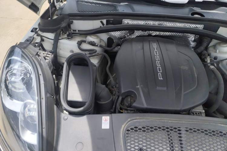 Used Porsche Macan 2017 Macan 2.0T Engine Bay Right