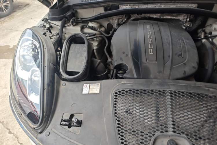 Used Porsche Macan 2017 Macan 2.0T Engine Bay Right