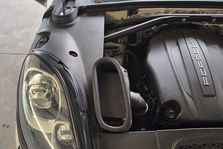 Used Porsche Macan 2017 Macan 2.0T Engine Bay Right