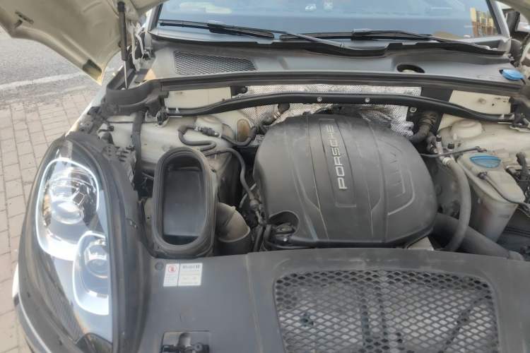 Used Porsche Macan 2017 Macan 2.0T Engine Bay Right