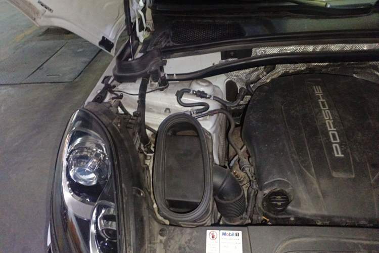 Used Porsche Macan 2017 Macan 2.0T Engine Bay Right