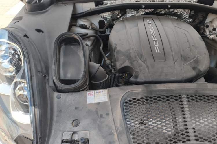 Used Porsche Macan 2017 Macan 2.0T Engine Bay Right
