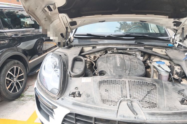 Used Porsche Macan 2017 Macan 2.0T Engine Bay Right