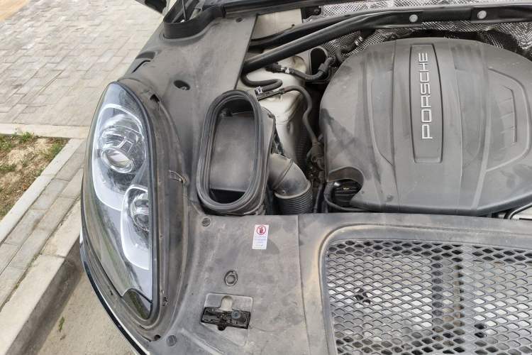 Used Porsche Macan 2017 Macan 2.0T Engine Bay Right