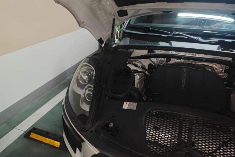 Used Porsche Macan 2017 Macan 2.0T Engine Bay Right