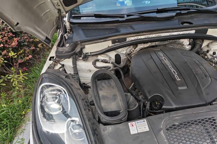 Used Porsche Macan 2017 Macan 2.0T Engine Bay Right