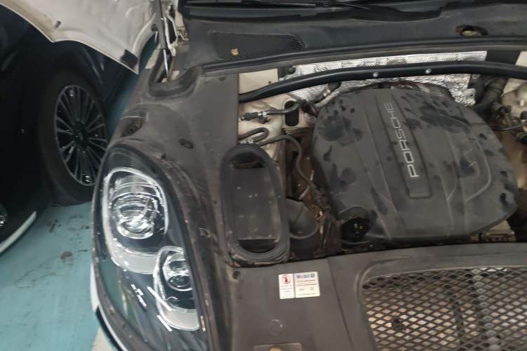 Used Porsche Macan 2017 Macan 2.0T Engine Bay Right