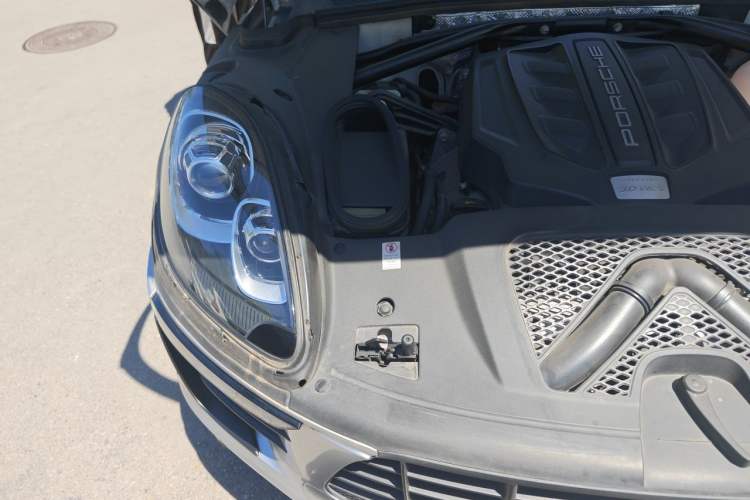 Used Porsche Macan 2017 Macan S 3.0T Engine Bay Right