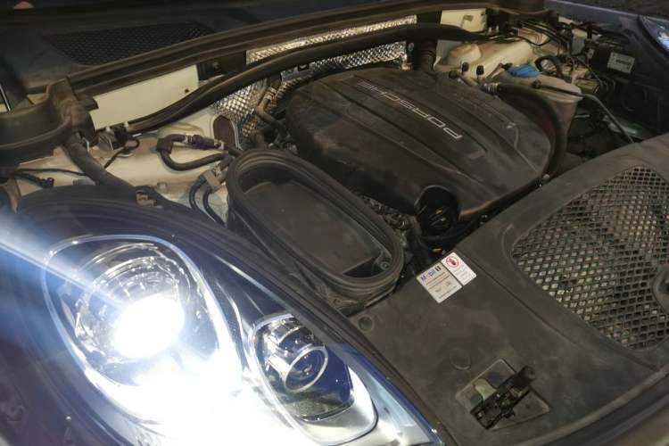 Used Porsche Macan 2017 Macan 2.0T Engine Bay Right